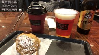 新宿駅:貴重なカフェ