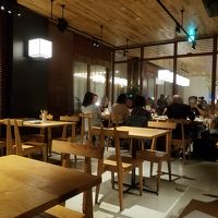 MASCOS BAR & DINING　朝は朝食会場になる