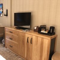 コーヒーメーカとポット、テレビ