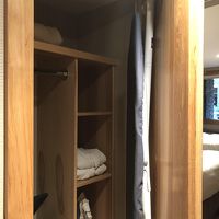 ハンガー、アイロンもあります