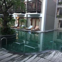 スイミングプール