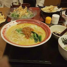 これが自分の食べた担々うどんです