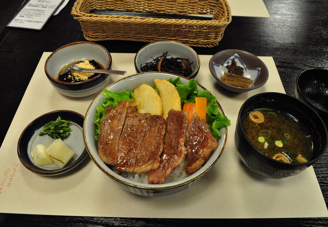 松阪牛の牛ステーキ丼