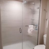 簡素なシャワールーム＆トイレ