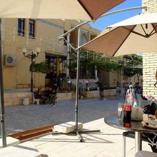 私たちは屋外席に陣取ってみました。