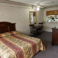 ベット、リビング、その向こうにキッチン