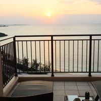 部屋から沖縄海岸国定公園の海が目前