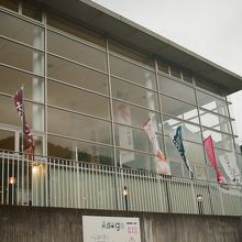 夜だと証明がついてオシャレになるそうな…。