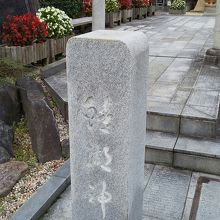 横の神社