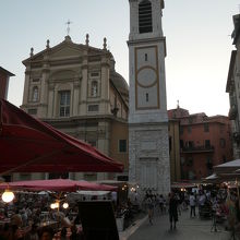 大聖堂前の広場です