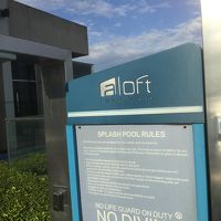 昼間のプールは影が少なそうでした