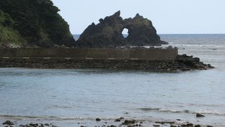 “トゥルス岩”が見えます