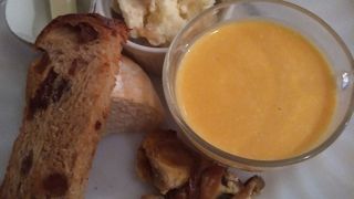 ワインに合うデリが楽しめるカフェ