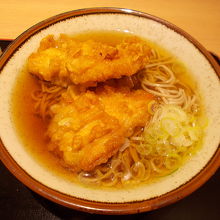 鶏から揚げそば（440円）です。