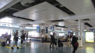 コンパクトで市内からも近くて便利な空港