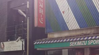 スポーツ用品店