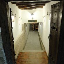 お店入口もサスペンス調。（笑）　でも…、