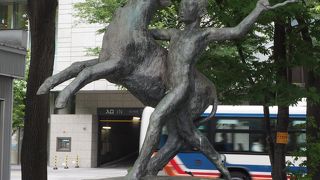 躍動感あふれる像