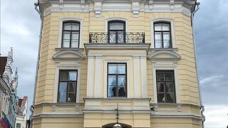 黄色い可愛い建物