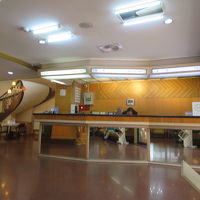 フロントは日本語対応