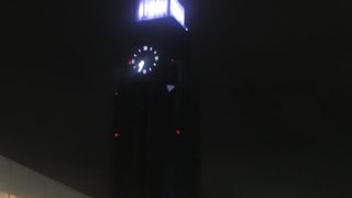 夜も存在感あり