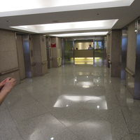 フロントはエレベーターホールから直結