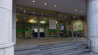 青山通り沿いの施設