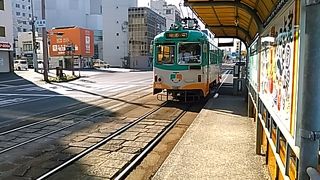 (土佐電)　乗車方法は、後ろから乗り、前から降りるです