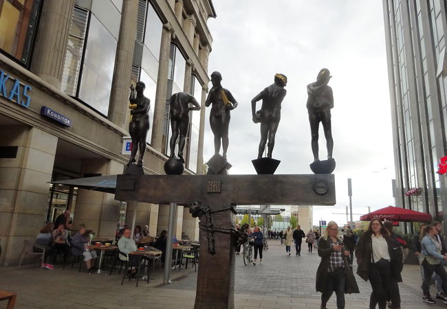 共産主義社会を風刺？