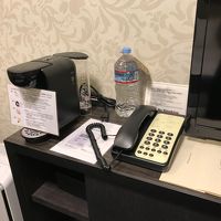 コーヒーメーカーやミネラルウォーター（冷蔵庫にも500ml）