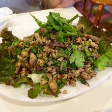 ラープムーイサーン（イサーン風豚挽き肉和え） 