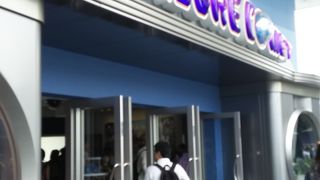 ガチャガチャあります。