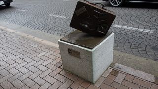 旅行鞄のモニュメント