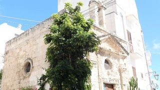 古びた各教会は修復を終えて復活