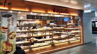 スイーツ系パンが多い、カジュアルなパン屋さん