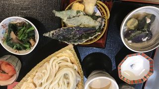 １０年以上ぶりに再訪。２時過ぎでも営業しており平日でもそれなりに人が