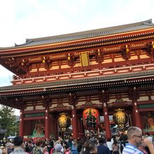 門の裏から撮影