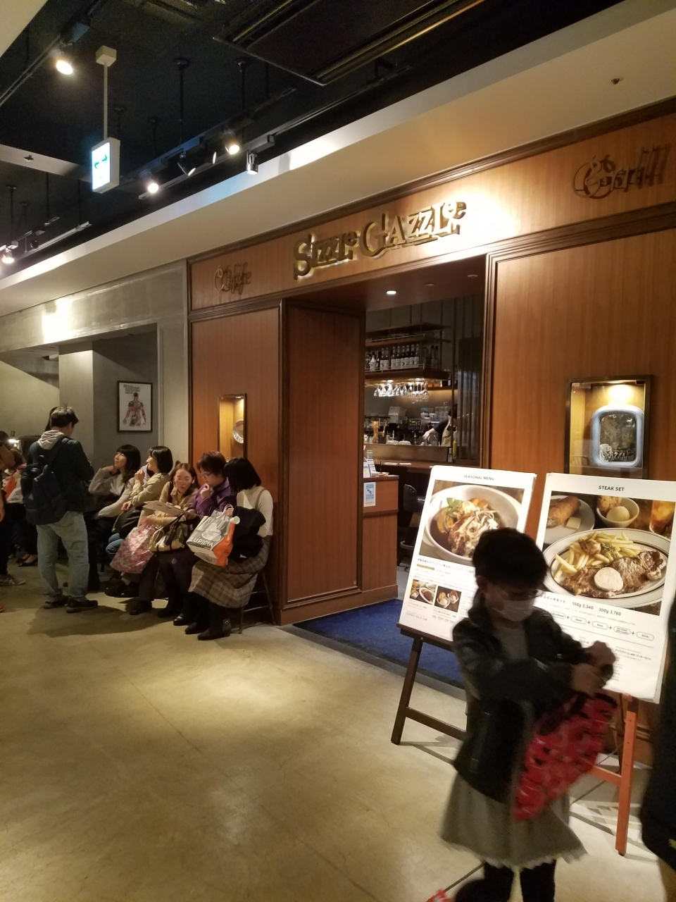 ヒカリエのお洒落なハンバーグ店 By Rochefort カフェ グリル シズルガズル 渋谷ヒカリエ店のクチコミ フォートラベル