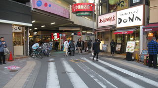 高架下の商店街