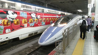 新大阪から博多まで2時間30分で行けます。