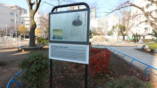 両国公園内にあり