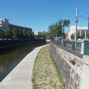 旧市街地の東側を流れる川です。