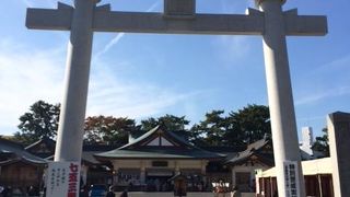 立派な神社。七五三の子供たちがかわいい。