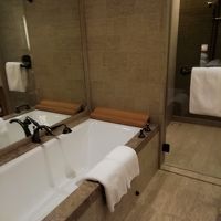 シャワーは奥にあります