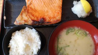 曜日や時間帯によっては混雑します