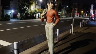 あしたのジョー像があります。