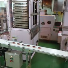 紅芋タルト生産中