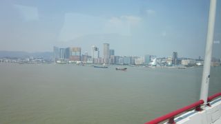 フェリー乗り場に近い橋