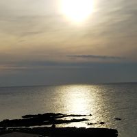 部屋から見る日本海に沈む夕日