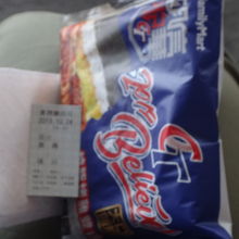 台鉄弁当を購入できなかったので、ファミマで台湾仕様おにぎり。